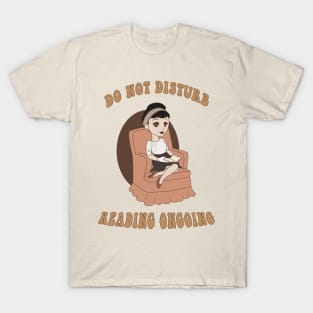 Old Style Cartoon pin up - do not disturb reading T-Shirt